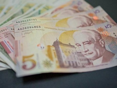 Lari büdrədi, manatın taleyi necə olacaq? 