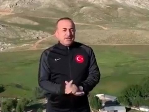 Çavuşoğlu kəndindən REPORTAJ hazırladı - Çəmənliyə uzandı, quzu qucaqladı - VİDEO