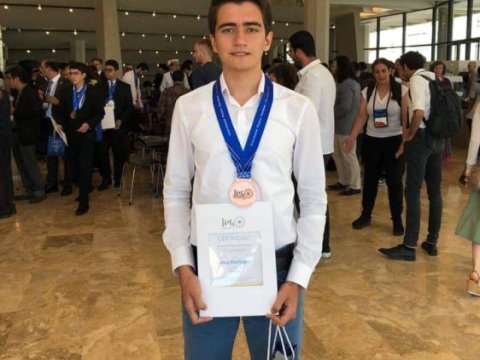 Azərbaycan məktəblisi İsraildə bürünc medal qazandı