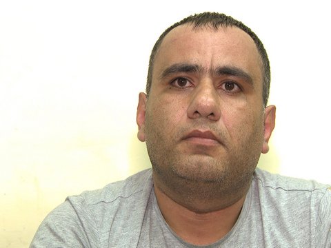 Bakı metosunda siqaret çəkən şəxs cərimələndi - FOTO
