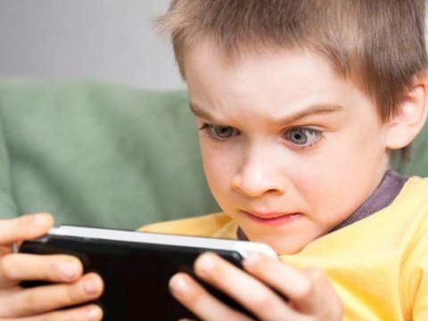 Uşaqda telefon asılılığı varsa, valideyn nə etməli? - MƏSLƏHƏT