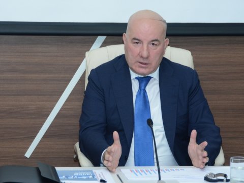 Elman Rüstəmov manatın taleyindən DANIŞDI