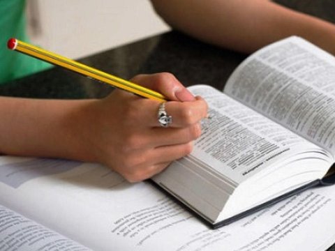 Qədim dilin yeni problemləri – “Bu addımlar Azərbaycan dilinə ziyan vurur”