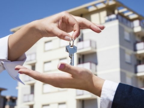 Ev alarkən aldananlar: “Başqalarına etibarnamə verməyin”