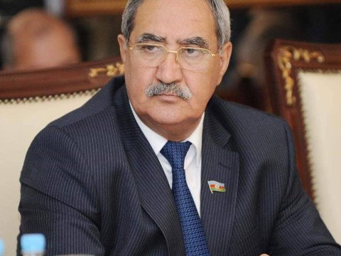 Fəzail Ağamalı Fazil Mustafaya: “Səni qaragüruhun bataqlığından çıxarmışam”