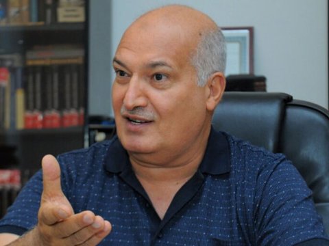 Sərdar Cəlaloğlu: “Musavat, AXCP hansı cəhətdən fərqlənir ki?”