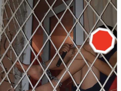 Bakıda ana övladını ayaqlarından zəncirləyib - İşgəncə TƏSDİQLƏNDİ  