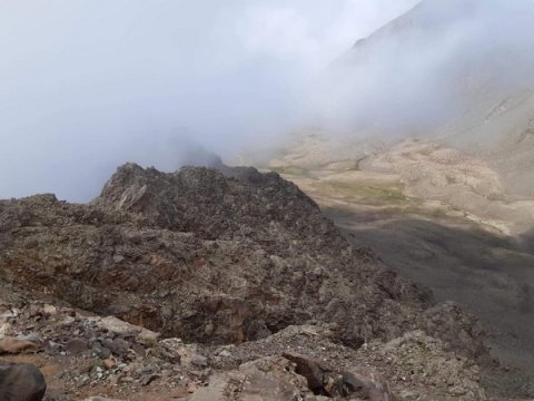 Ermənilər Kəlbəcərin ən yüksək zirvəsindən FOTOLAR yaydılar