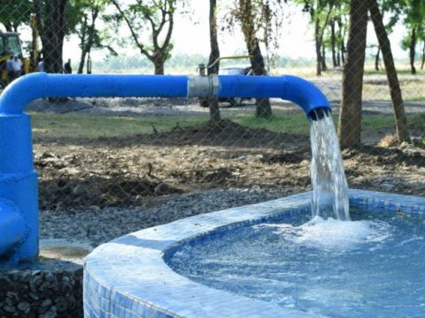 Bakıda binaların qarşısında tikilən su hovuzları dağıdılır - PROBLEM