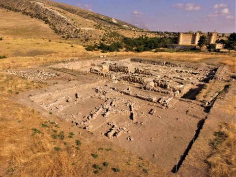 Ermənilər Azərbaycan ərazisində antik şəhər aşkarladı - FOTOLAR