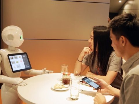 Bu restoranda bütün ofisiantlar robotdur - MARAQLI