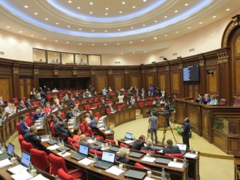 “Azərbaycanın hörməti bizdən çoxdur” - Ermənistan parlamentində QALMAQAL