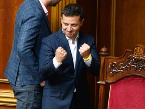 Zelenski deputat toxunulmazlığını ləğv etdi