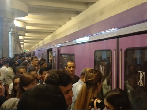 Metrodakı sərnişin sıxlığının səbəbi AÇIQLANDI - YENİLƏNİB