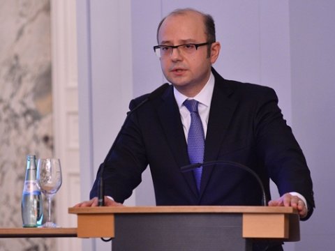 Nazir neftin qiymətinə təsir edən amillərdən DANIŞDI