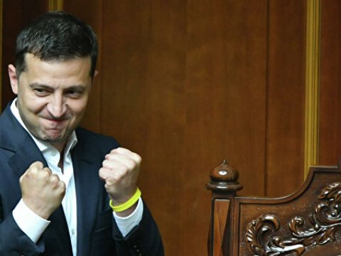 Zelenski ona təzyiq göstərə biləcək şəxsin adını çəkdi
