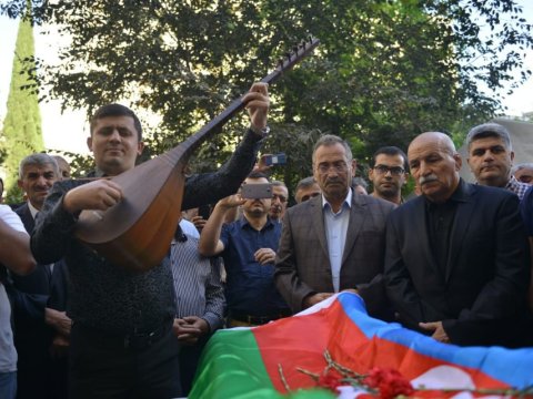 Musiqi sədaları ilə dəfn olunan MƏŞHURLAR