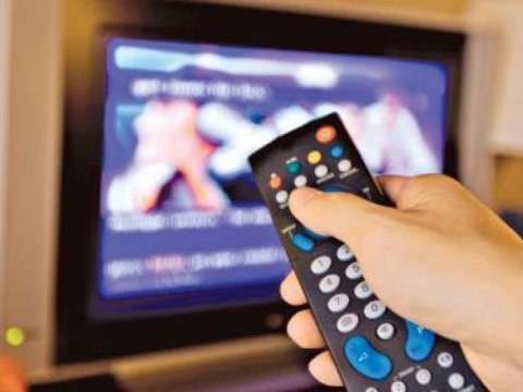 “Azərbaycan televiziyalarında qeyri-ciddilik hakimdir” - Teletənqidçi