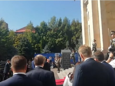Gürcü jurnalist Putinə çətin sual verdi 