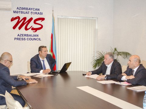Adı qara siyahıda olan saytdan Mətbuat Şurasına yenə şikayət olundu