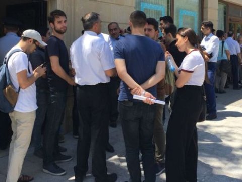 Rezidentlər Bakıda etiraz aksiyası keçirdilər  