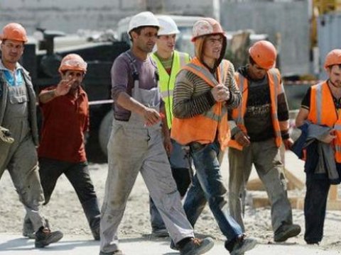 Azərbaycanda icazəsiz çalışan hər əcnəbiyə görə dövlət büdcəsi pul itirir