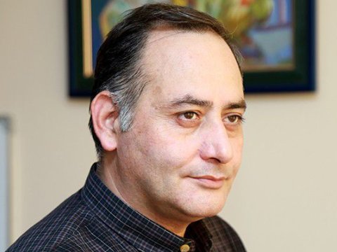 Azər Qismət deputatlardan TƏBRİK alıb: “Mənə kirpi hədiyyə edirlər”