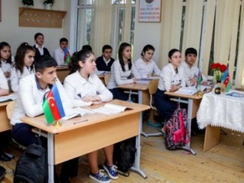 Övladını digər məktəbə dəyişmək istəyən valideyn nə etməli?