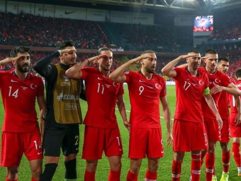 Bu şəkilə görə İstanbul Çempionlar Liqasının finalından məhrum ola bilər - FOTO