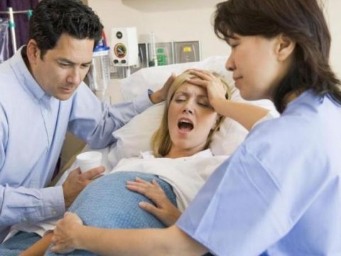 Azərbaycanda qadınlarının doğuşunu izləmək istəyən kişilər az deyilmiş  