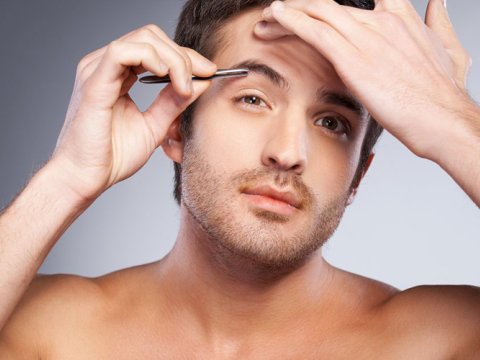 Sosioloq kişiləri yıxdı-sürüdü: “Qadın kimi qaş qaldırmağa, saç boyamağa maraq göstərirlər” 