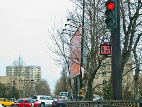 DYP qırmızı işıqda keçən sürücülərin sayını AÇIQLADI
