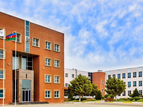 Daha bir universitetdə maaşlar artırıldı