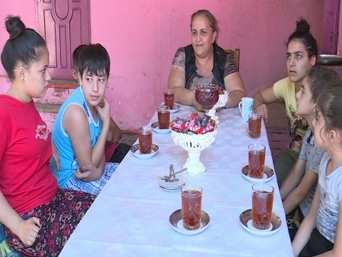 Azərbaycanda müavinət alan çoxuşaqlı ailələr - Hər uşağa 55 manat verilir...  