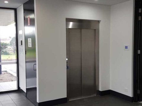 Bakıya 458 müasir lift gətirilib