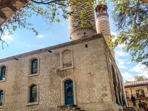 Ermənilər tanınmaz hala saldıqları Şuşa məscidinin yeni FOTOLARINI yaydı
