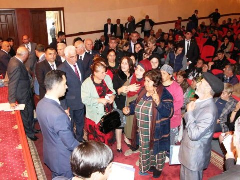 Yevlaxın yeni başçısı sakinlərilə ilk görüşünü keçirdi: “Bir sıra problemlər var”