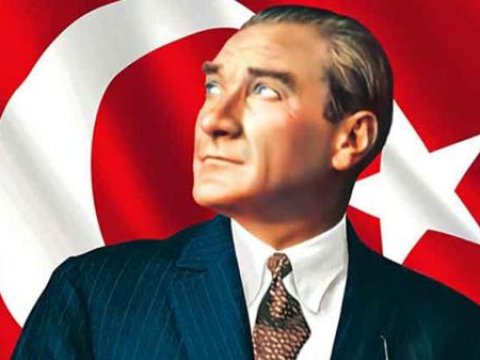 Türkiyə xilaskarını anır  