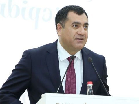 Deputat “bahalı toy müğənniləri”ni daha çox vergiyə cəlb etməyə ÇAĞIRDI