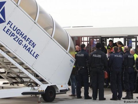 Almaniyadan 61 azərbaycanlı deportasiya edilib – Rəsmi AÇIQLAMA  