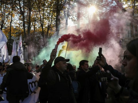 Gürcüstanda etirazçılara yarım saat vaxt verildi