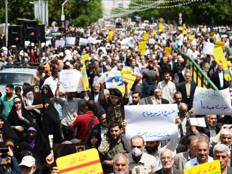 Benzinin doğurduğu alov: İran etirazların öhdəsindən gələ biləcək? 