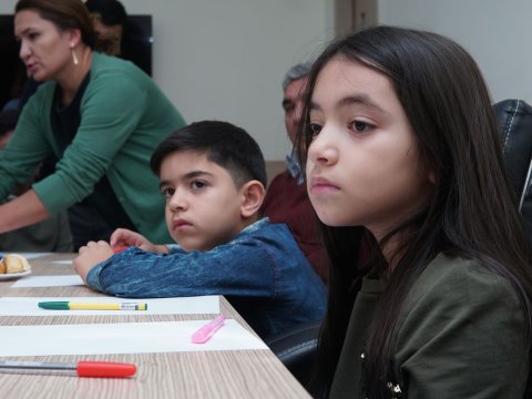 Jurnalistlər öz övladları ilə şəhid ailələrinin ofisində - VİDEO - FOTO