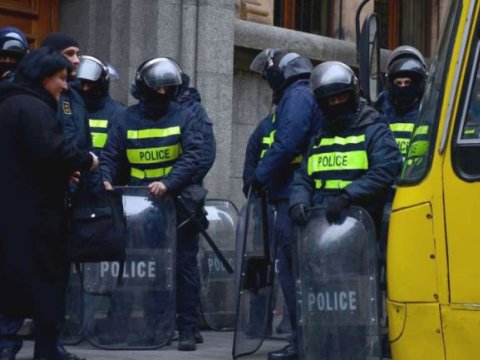 Gürcüstanda müxalifət polislə toqquşdu: 3 yaralı, 28 saxlanılan var