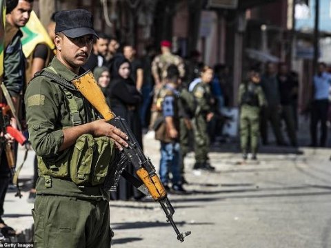YPG silahlıları Türkiyə ordusuna kütləvi təslim olur 