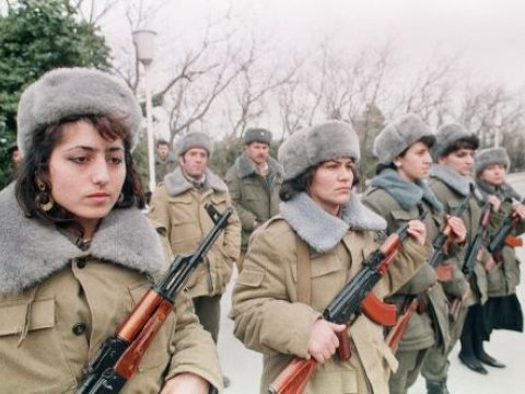 Qadınları təhqir edən Cümşüd Nuriyevə sərt cavab verildi: “Özü də, ətrafı da...”  