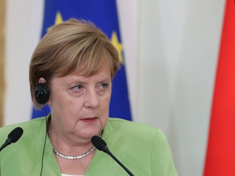 Merkel istefa verməyəcəyini AÇIQLANDI