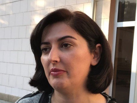 Qadın vəkilin fəaliyyəti dayandırıldı