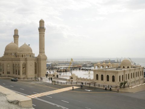 Sürüşmə Bibiheybət məscidinə təhlükə yaradıb? - QMİ: “Bu məsələ bizi də narahat edirdi”