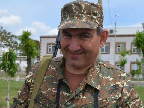 Blogerlər Paşinyanı ifşa etdilər: “Aprel döyüşlərində iştirak etməyib” 